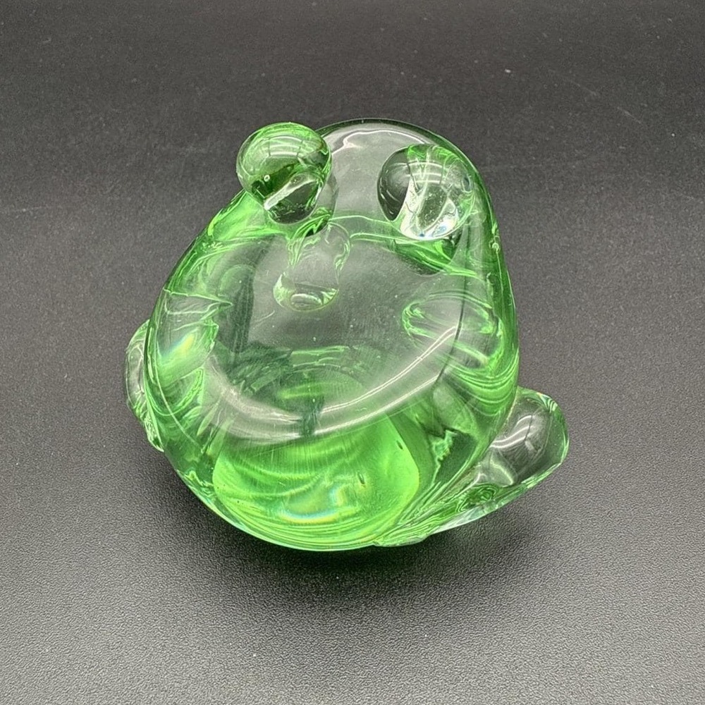 Vintage Crowning Touch Green Glass Frog Paperweight - Picture 5 of 9